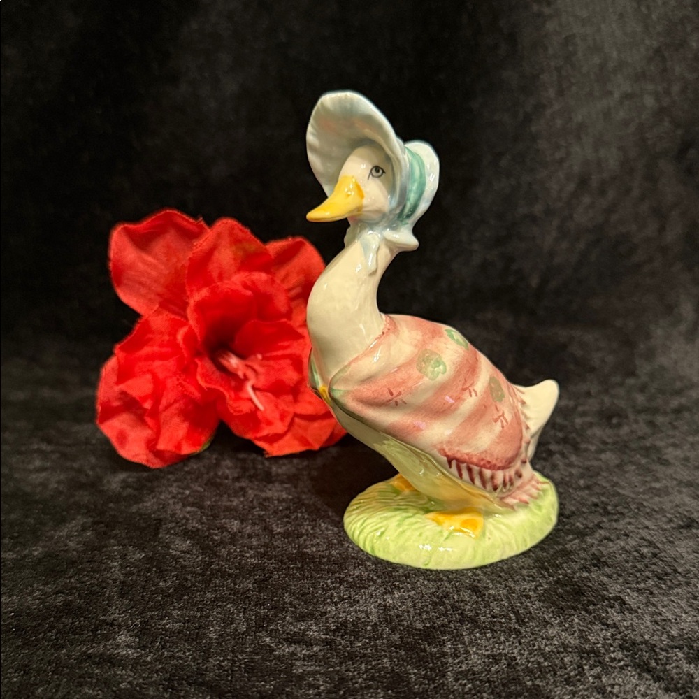 Beatrix Potter Porcelain Figurine "Jemima Puddleduck" Royal Albert England